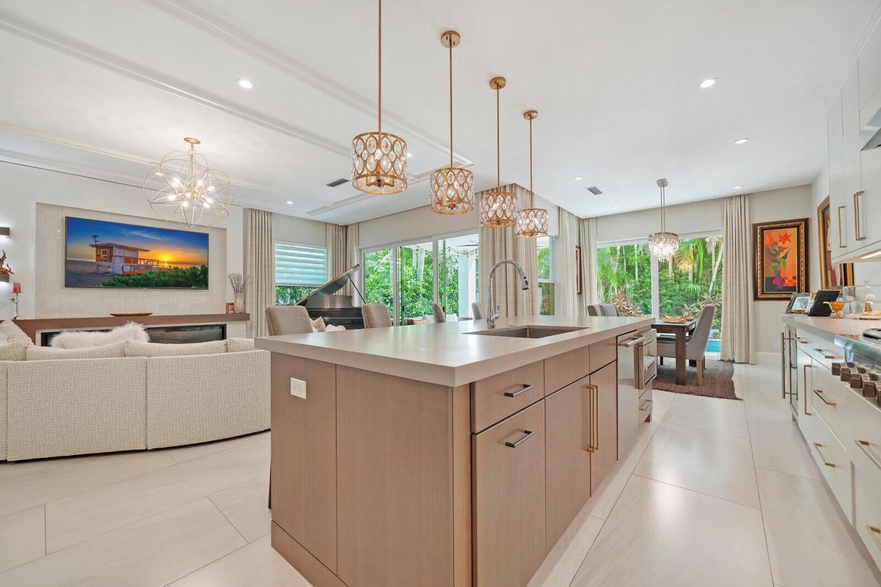 436 NE Wavecrest Way, Boca Raton, FL 33432 Photo