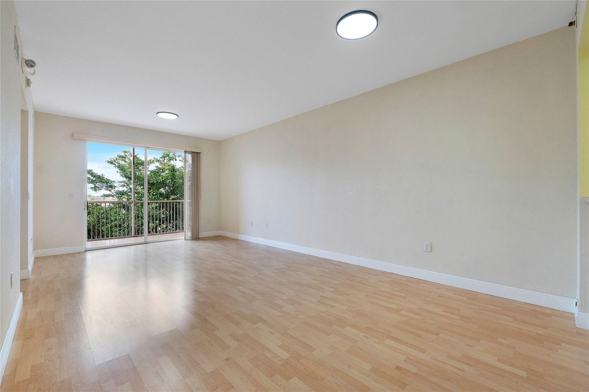 7765 Yardley Drive, Unit 403, Tamarac, FL 33321 Photo