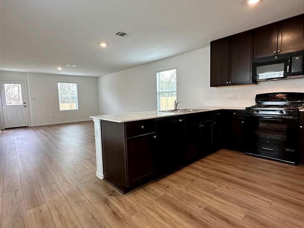 53 Trinity CIR, Lockhart, TX 78644