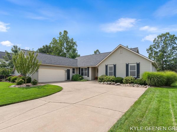 1519 W Springfield Circle, Zeeland, MI 49464