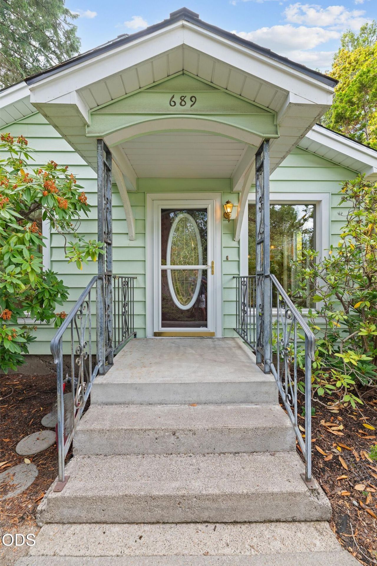 689 Beach Street, Ashland, OR 97520 Main Photo