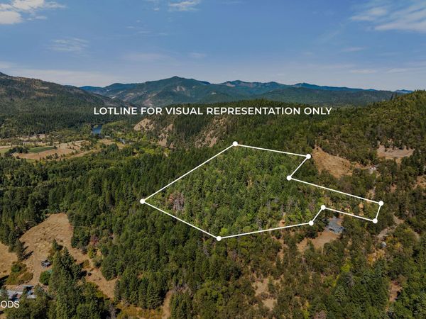 615 W Hawksdale Drive, Unit TL303, Grants Pass, OR 97526