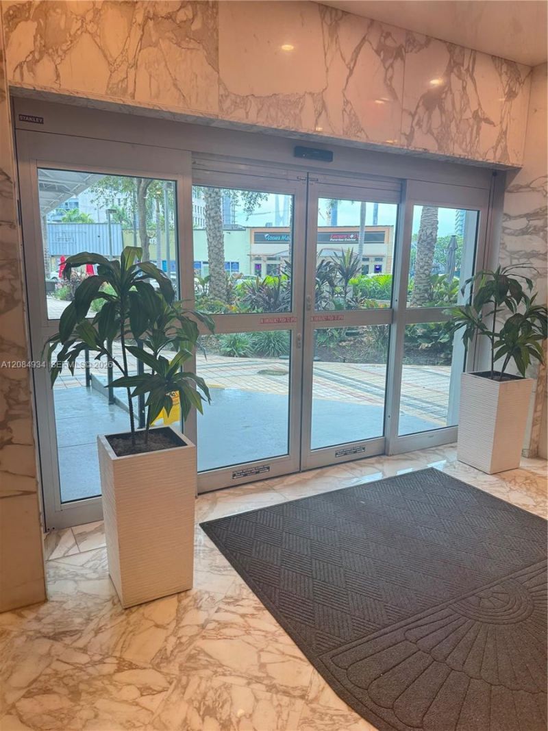 7135 SE Collins Ave, Unit 1806, Miami Beach, FL 33141 Photo