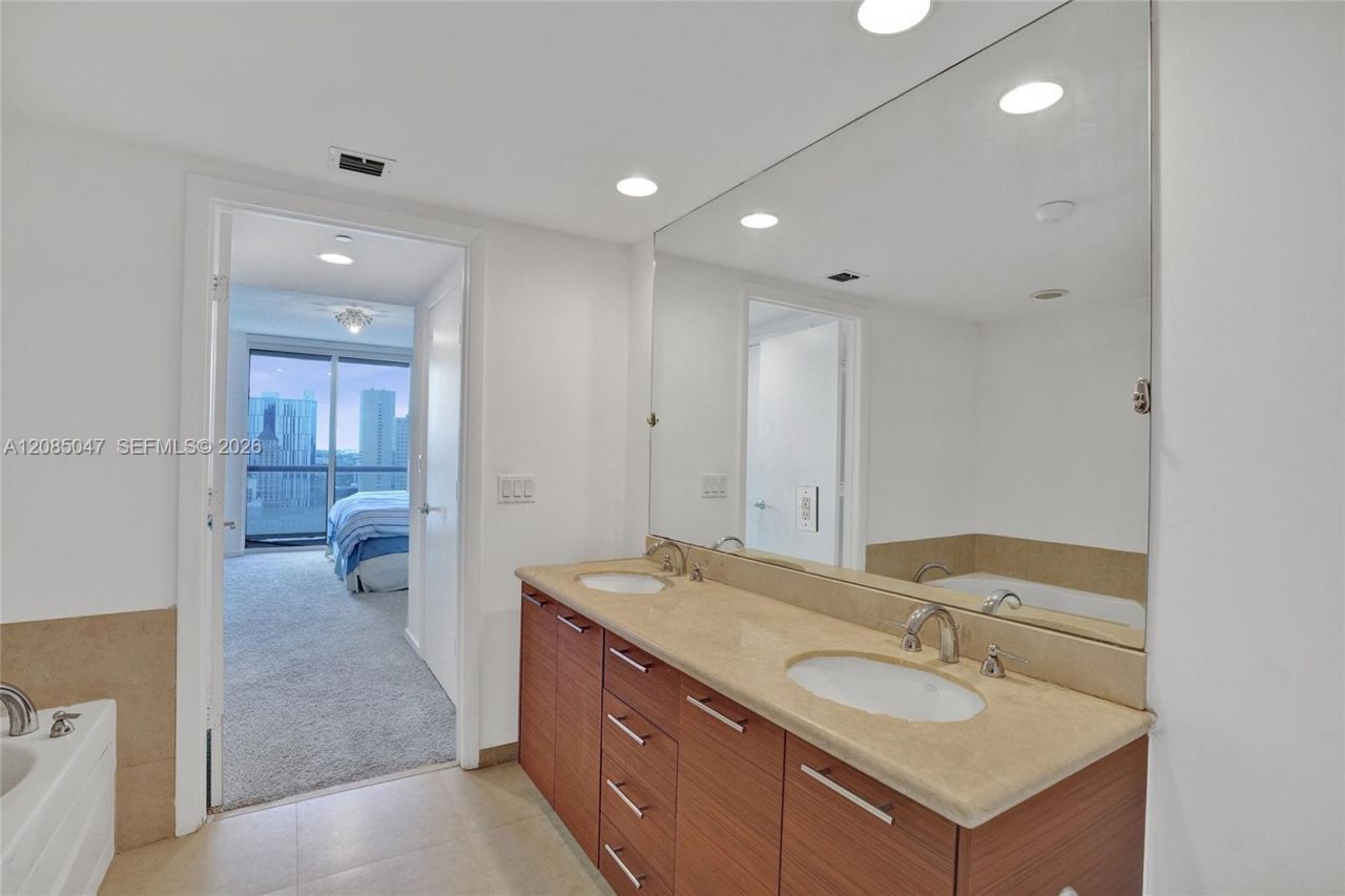 50 Biscayne Blvd, Unit 2801, Miami, FL 33132 Photo