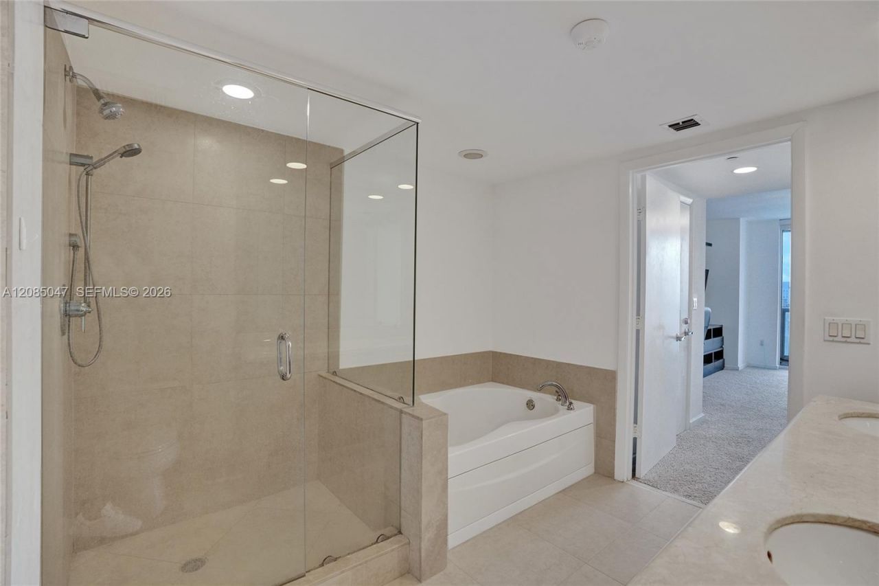 50 Biscayne Blvd, Unit 2801, Miami, FL 33132 Photo