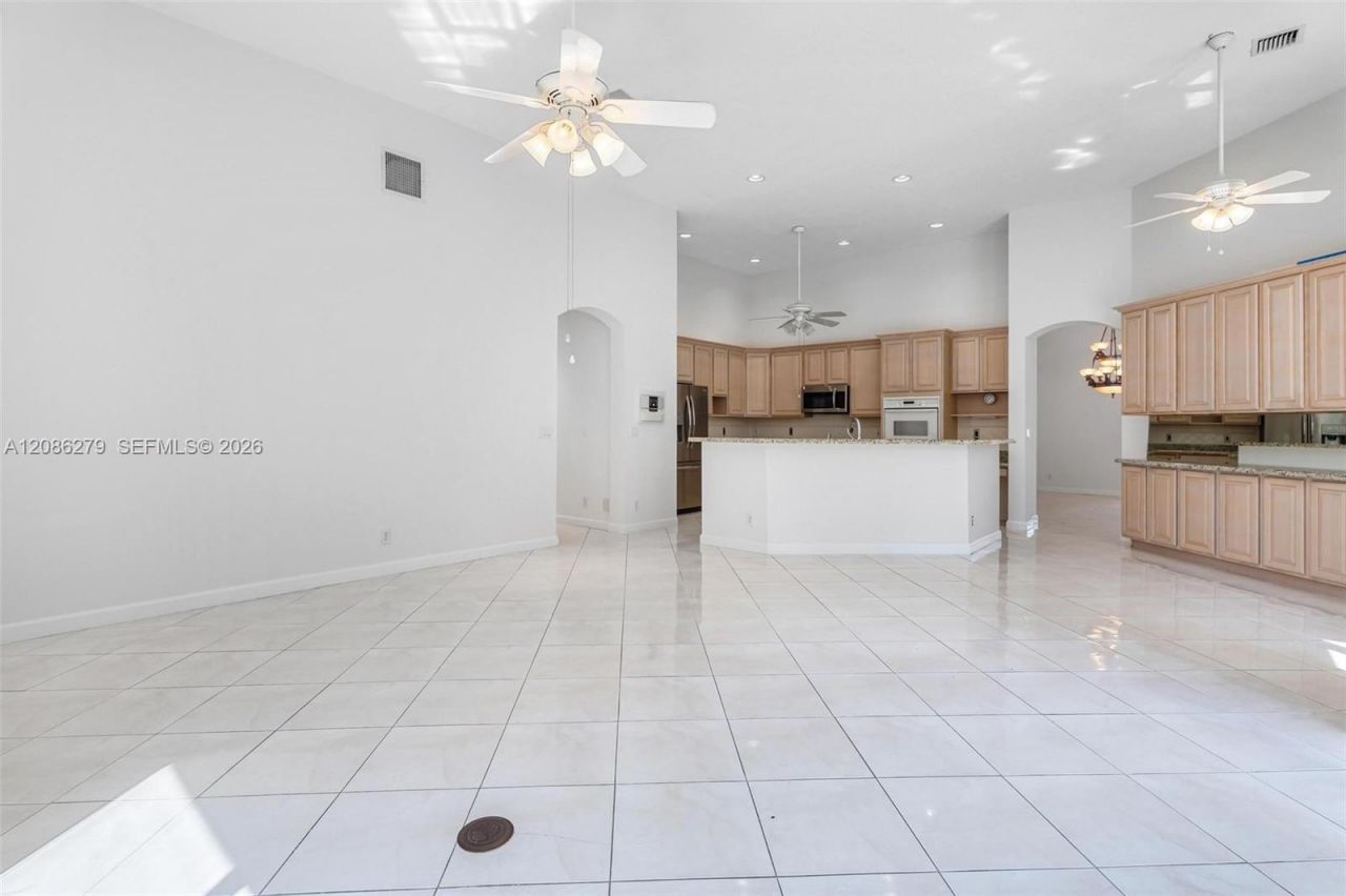 13702 NW 18th St, Pembroke Pines, FL 33028 Photo