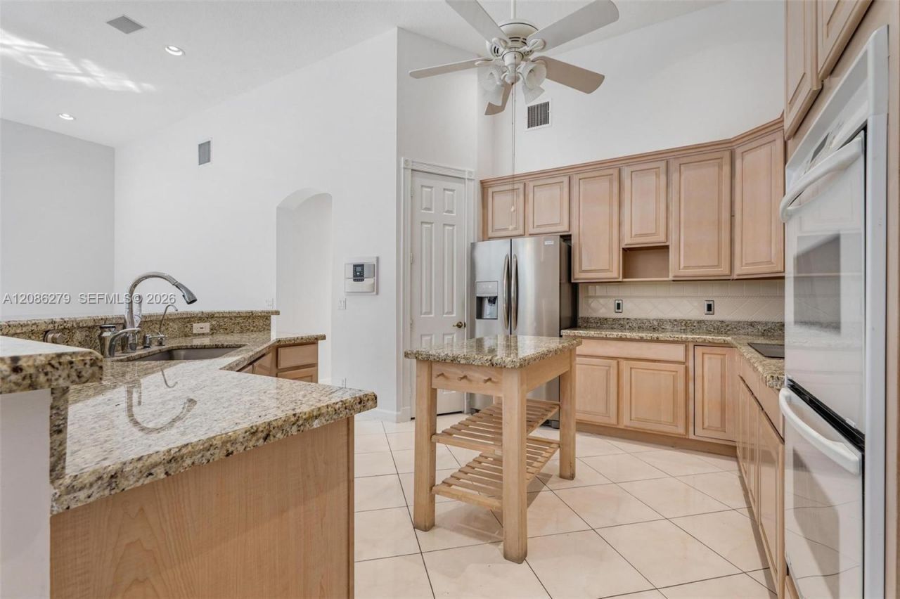 13702 NW 18th St, Pembroke Pines, FL 33028 Photo