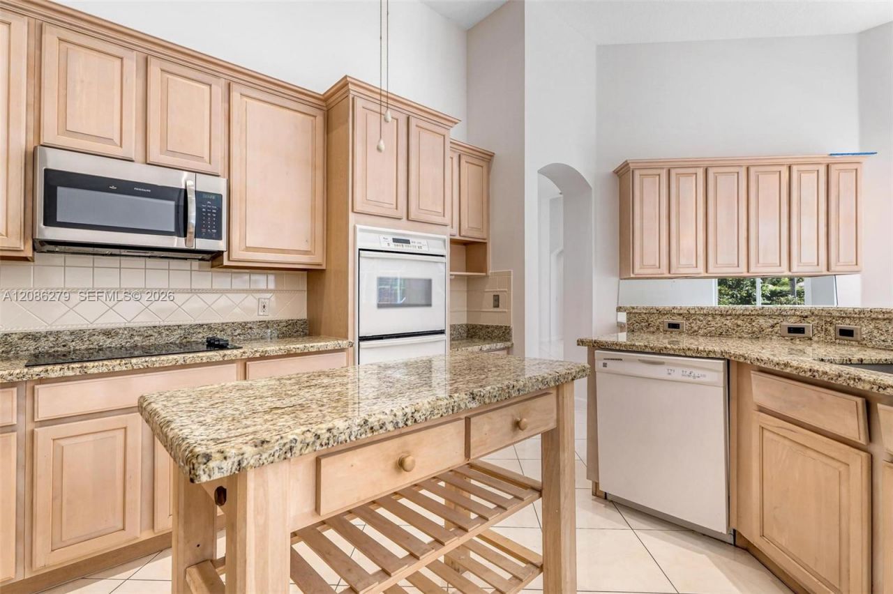 13702 NW 18th St, Pembroke Pines, FL 33028 Photo