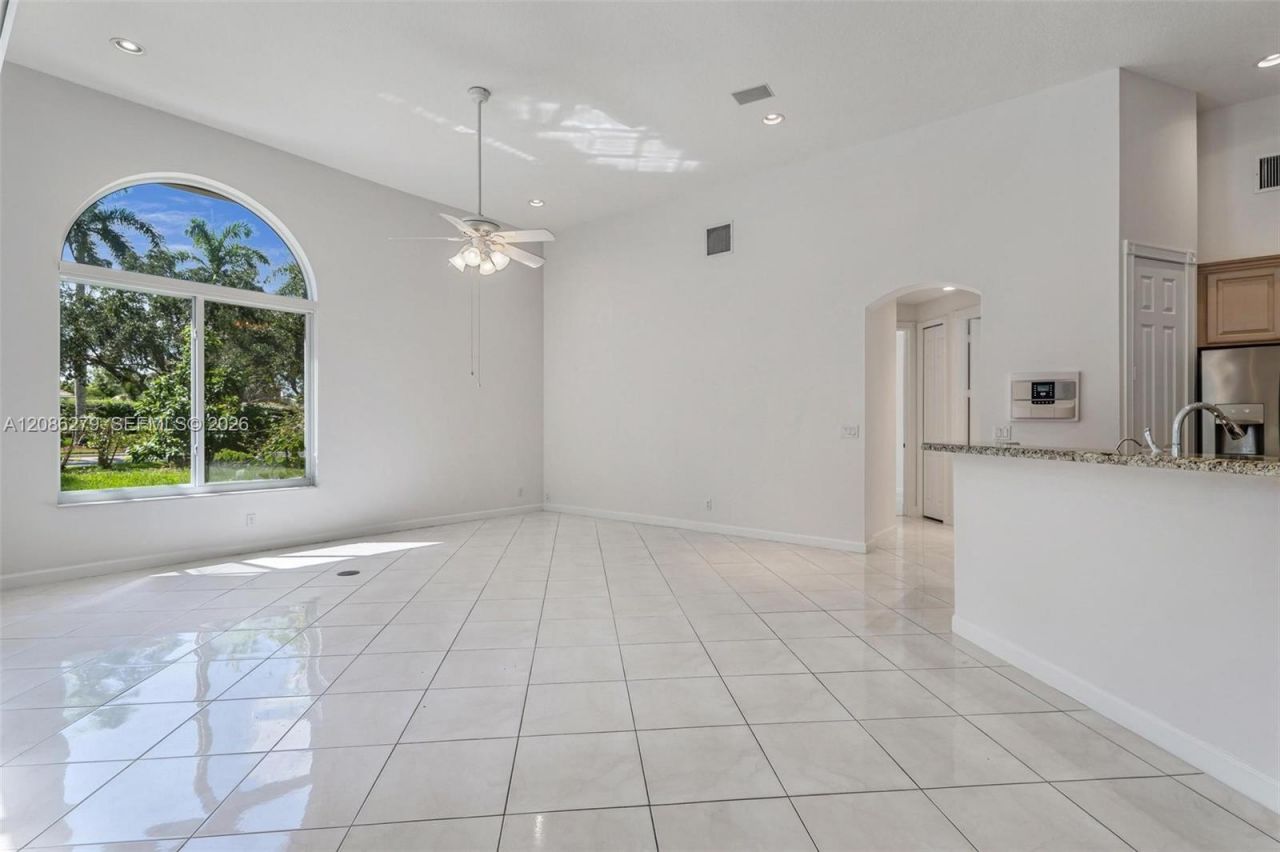 13702 NW 18th St, Pembroke Pines, FL 33028 Photo