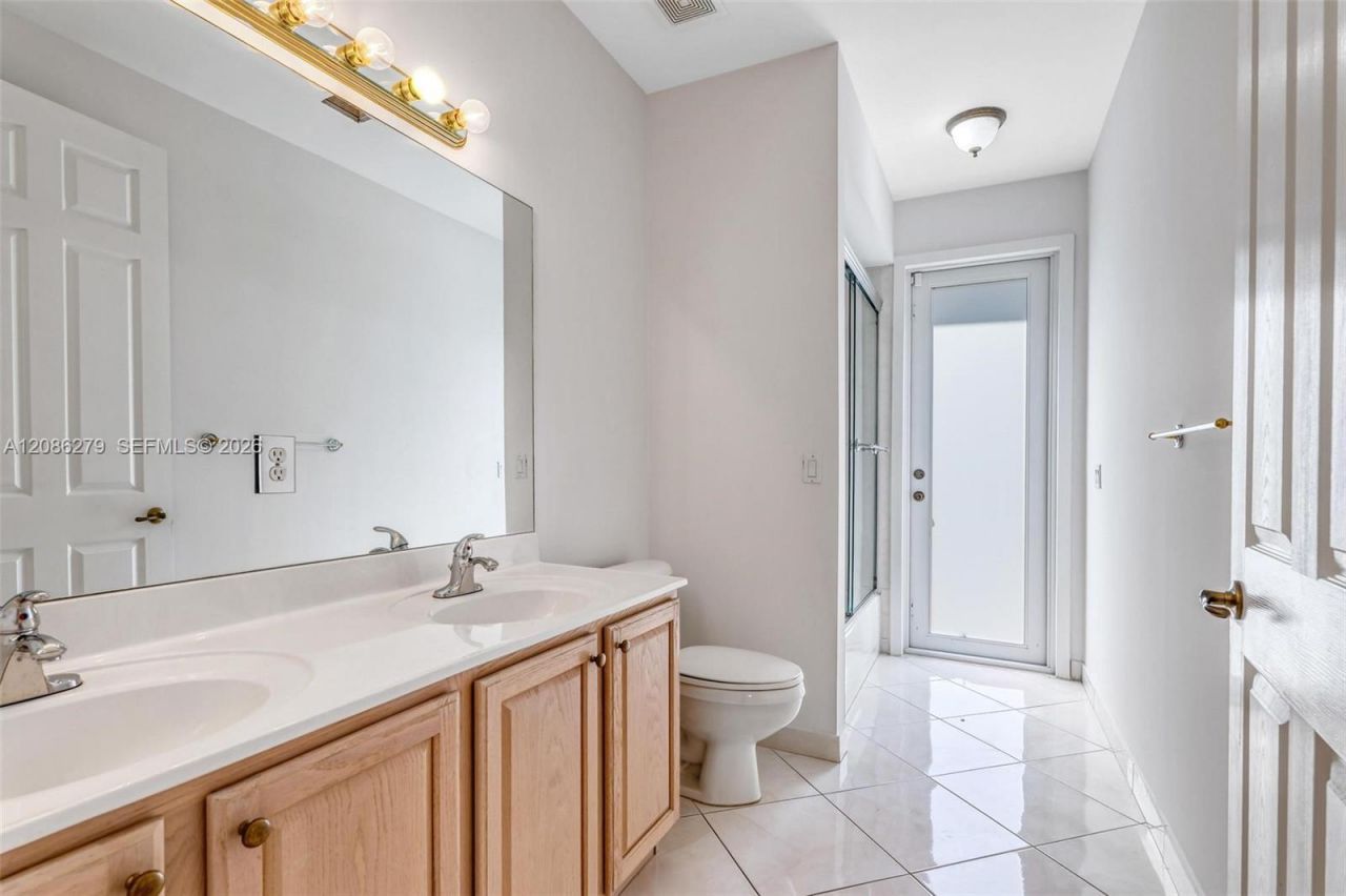 13702 NW 18th St, Pembroke Pines, FL 33028 Photo