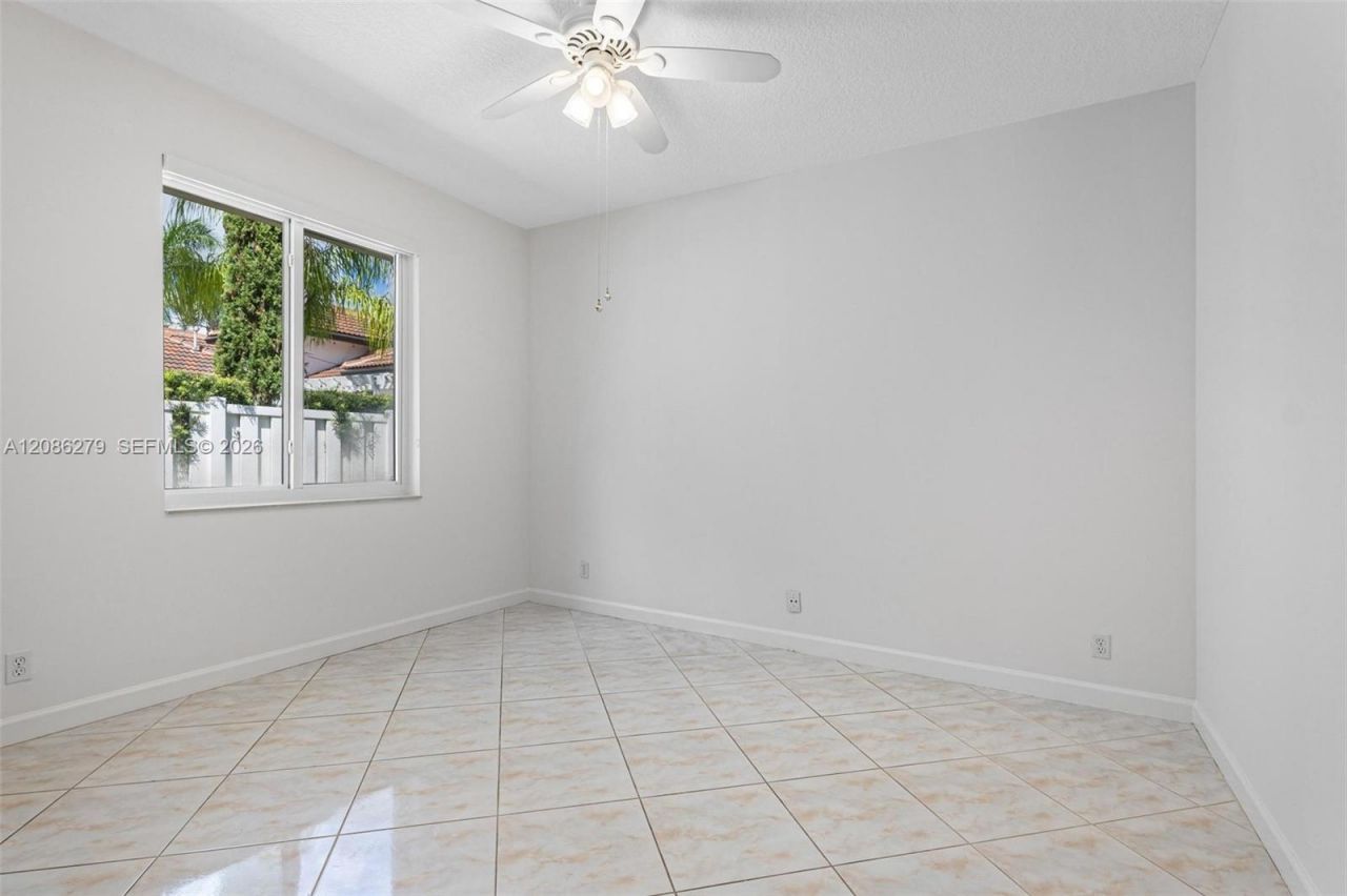 13702 NW 18th St, Pembroke Pines, FL 33028 Photo