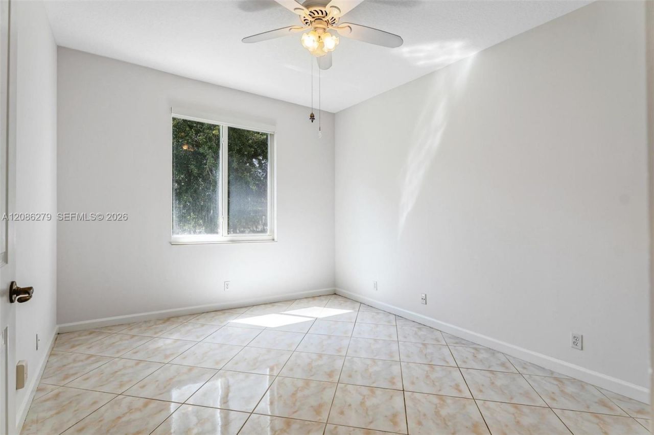 13702 NW 18th St, Pembroke Pines, FL 33028 Photo