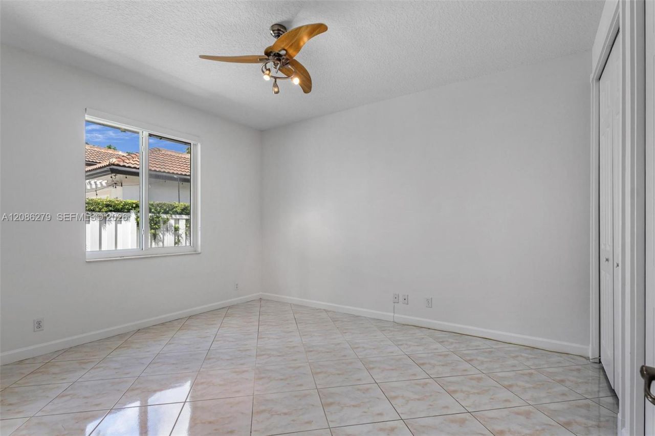 13702 NW 18th St, Pembroke Pines, FL 33028 Photo