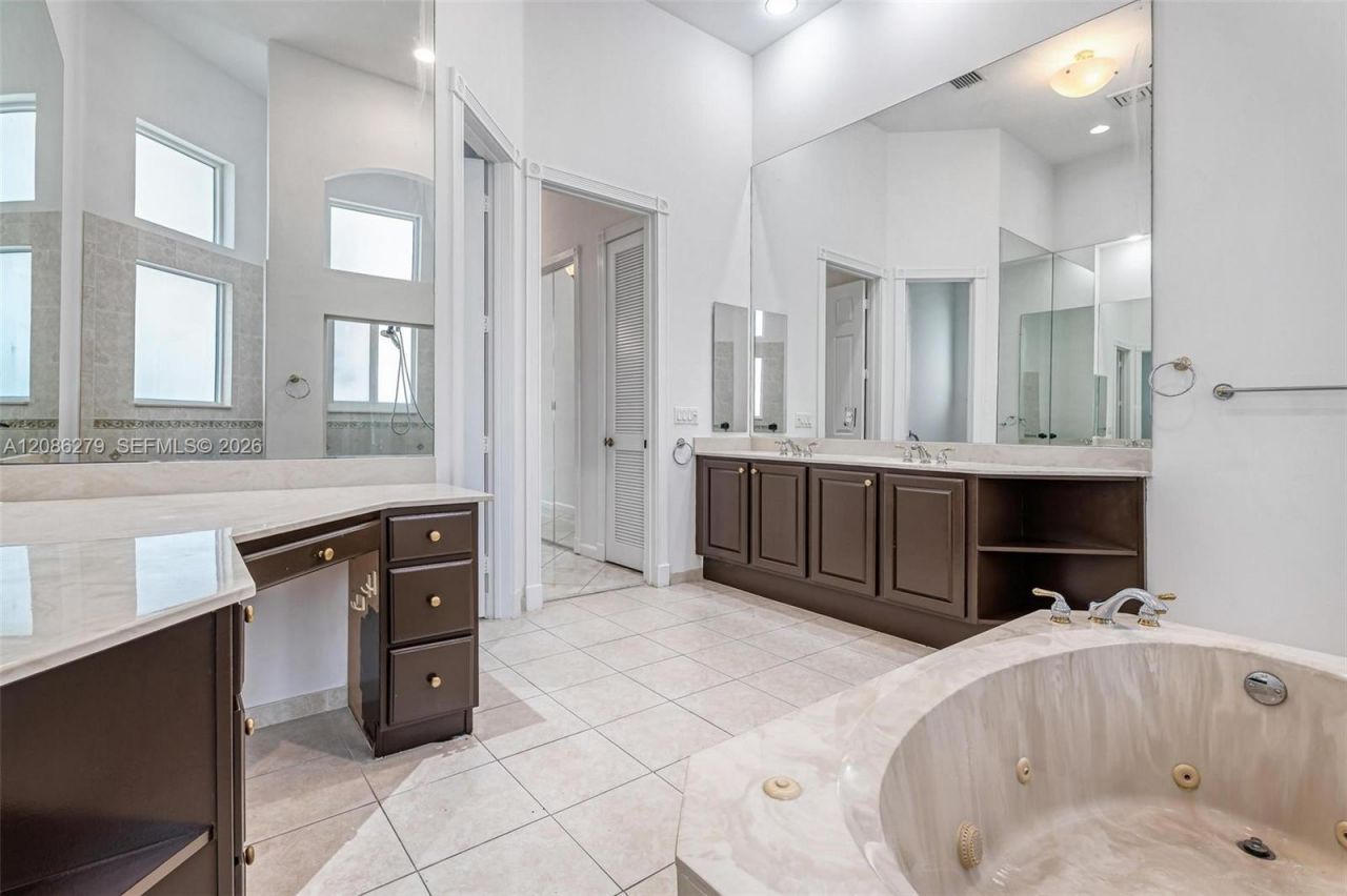 13702 NW 18th St, Pembroke Pines, FL 33028 Photo