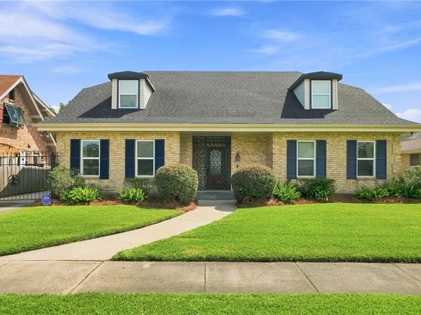 2334 LEON C SIMON Drive, New Orleans, LA 70122