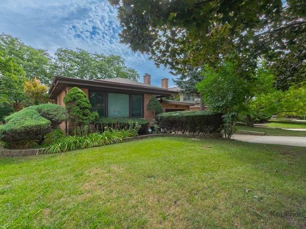 6557 N Christiana Avenue , Lincolnwood, IL 60712