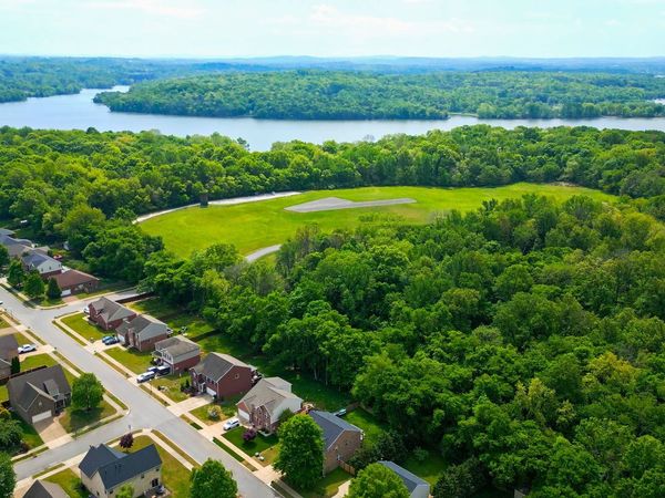 661 Smoky Mountains Dr, Gallatin, TN 37066