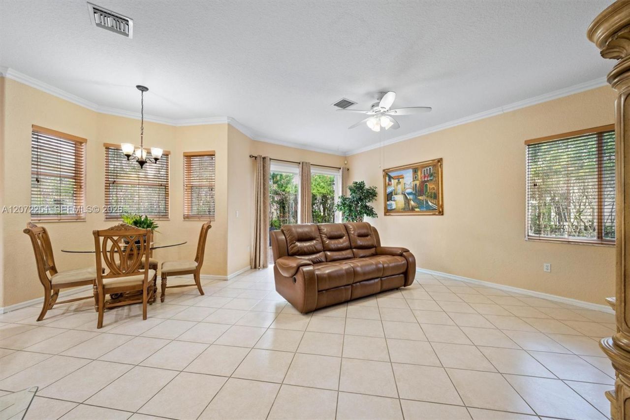 675 SW 159th Ln, Pembroke Pines, FL 33027 Photo