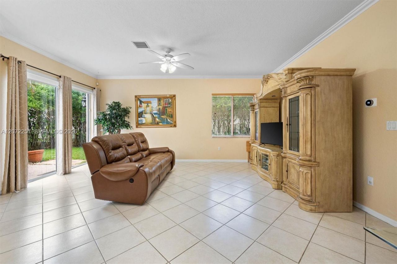 675 SW 159th Ln, Pembroke Pines, FL 33027 Photo