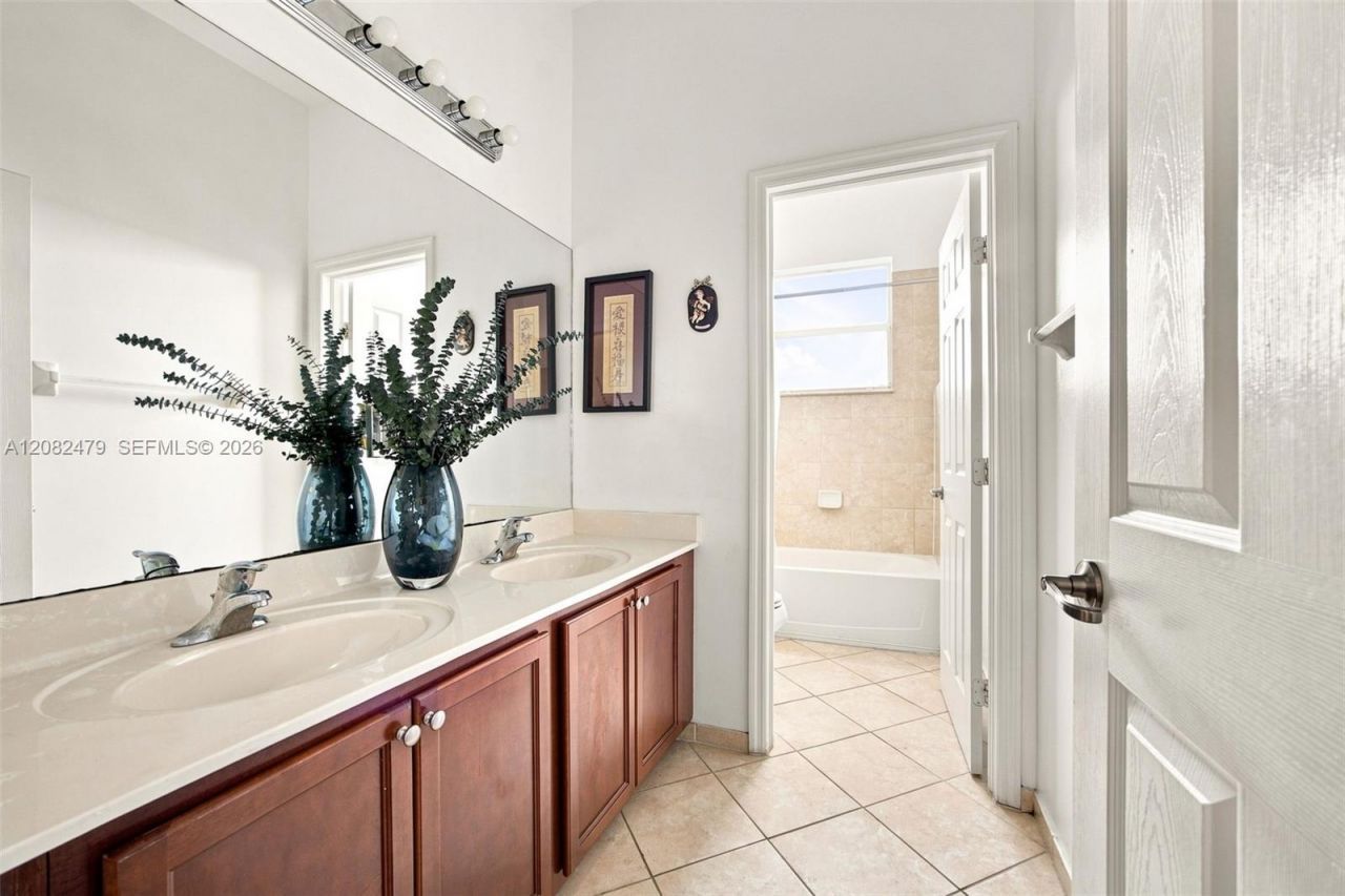 2300 NE 3rd Ct, Homestead, FL 33033 Photo