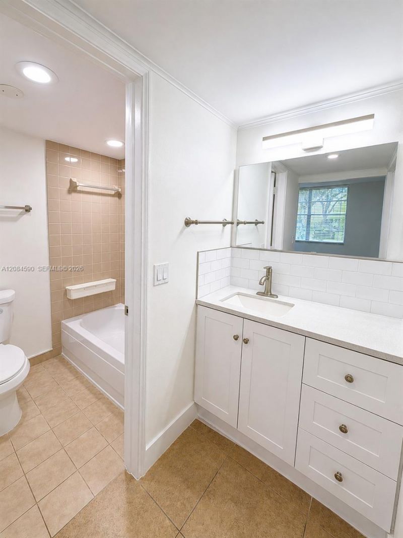 9430 Live Oak Pl, Unit 108, Davie, FL 33324 Photo
