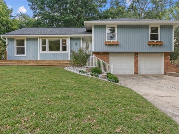 105 Tuscarora Lane, Lake Winnebago, MO 64034