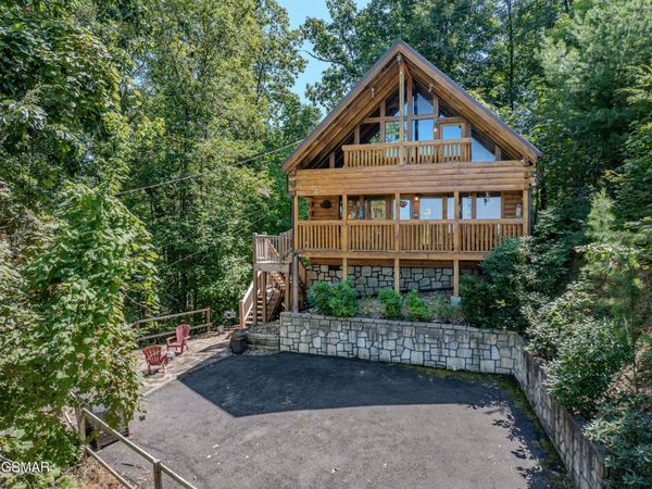 1637 Lamons Loop, Sevierville, TN 37876