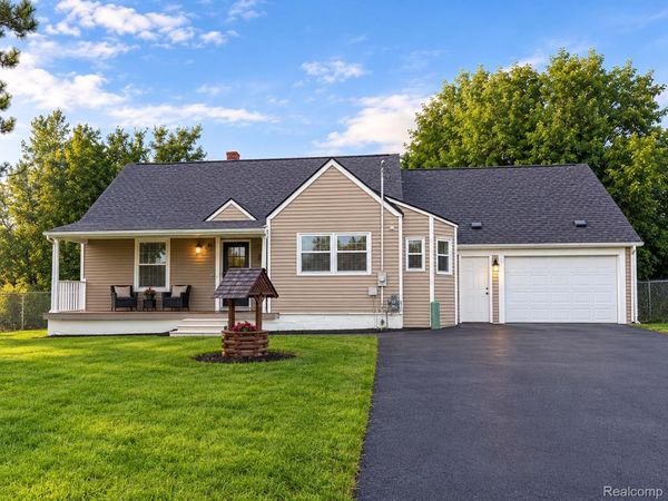1025 E Mandeville Street , Burton, Mi 48529