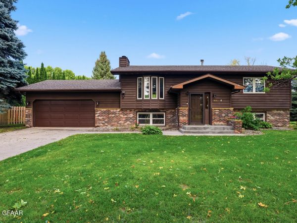 1811 S 38TH ST , Grand Forks, ND 58201