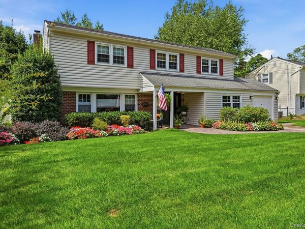 39 Harriet Lane , Huntington, NY 11743