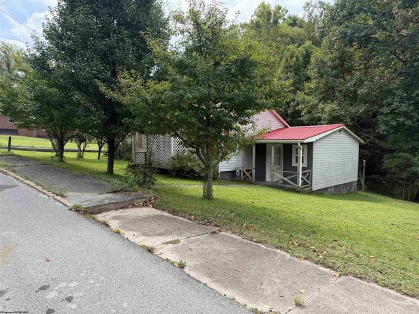 884 S Main Street, Philippi, WV 26416