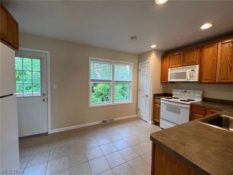 438 North Street, Unit 7A, Chardon, OH 44024 Photo 9