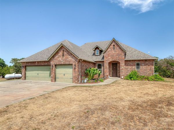329678 E 1000 Road, Harrah, OK 73045