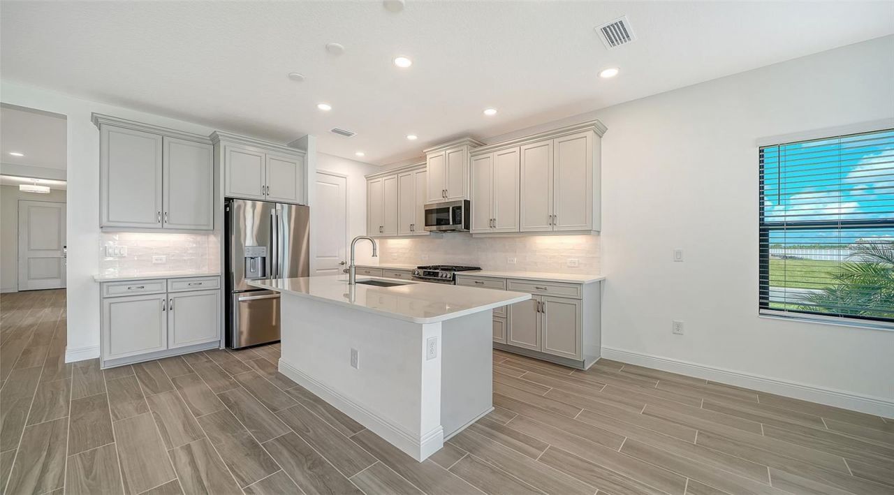 2440 Star Apple Way, Sarasota, FL 34240 Photo