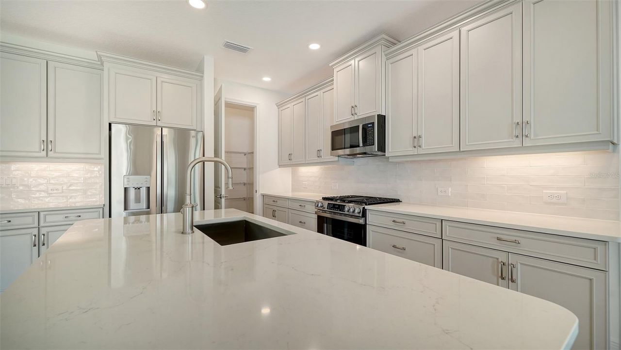 2440 Star Apple Way, Sarasota, FL 34240 Photo