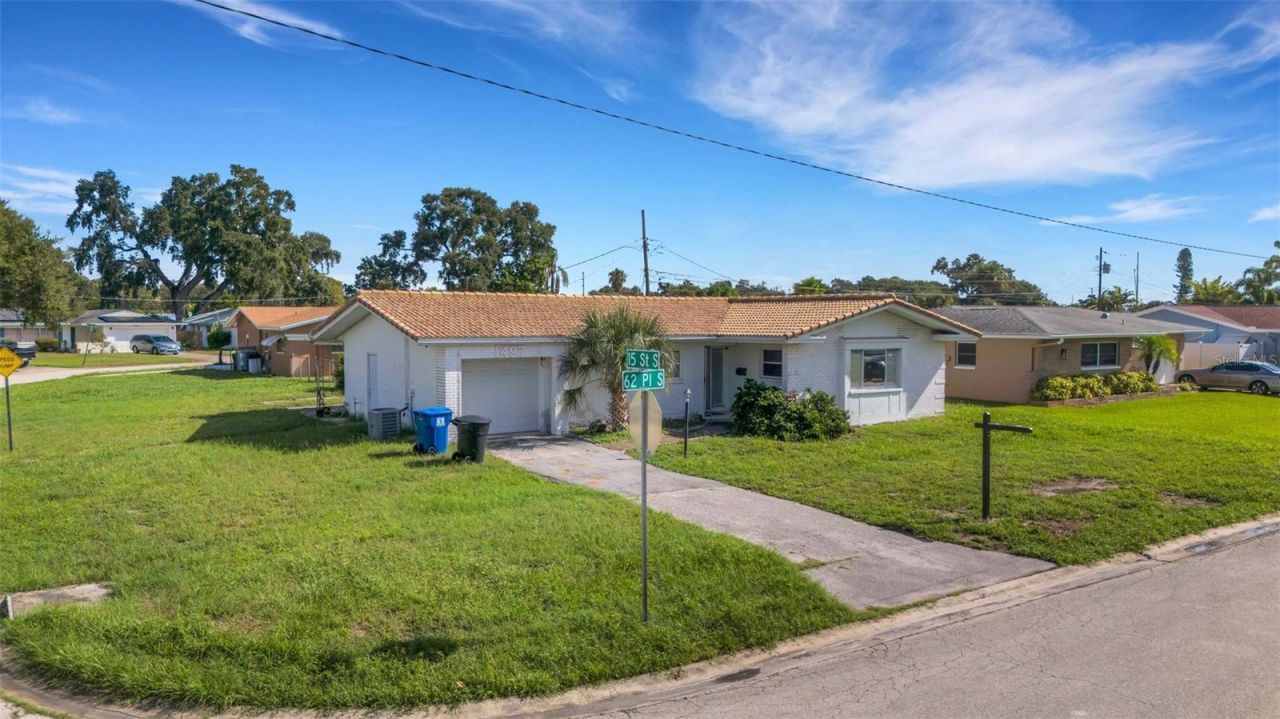 1497 62nd Place S, Saint Petersburg, FL 33705 Photo