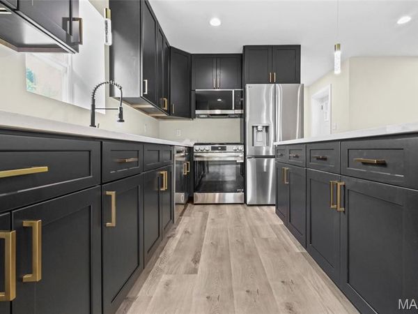 107 Woodstock Road, Ferguson, MO 63135