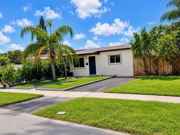 3522 NW 193rd St, Miami Gardens, FL 33056