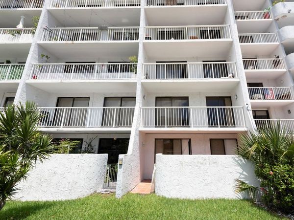 1650 NE 115th St, Unit 108, Miami, FL 33181