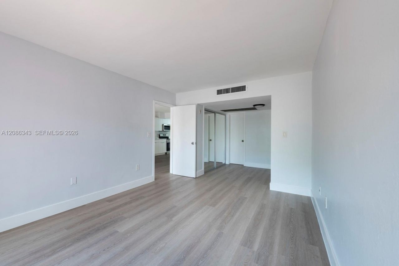 1650 NE 115th St, Unit 108, Miami, FL 33181 Photo
