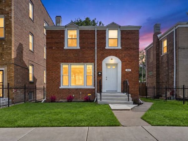 9137 S Essex Avenue, Chicago, IL 60617