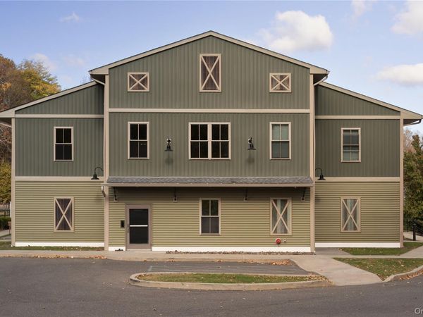 128 Vineyard Avenue, Unit 204, Highland, NY 12528