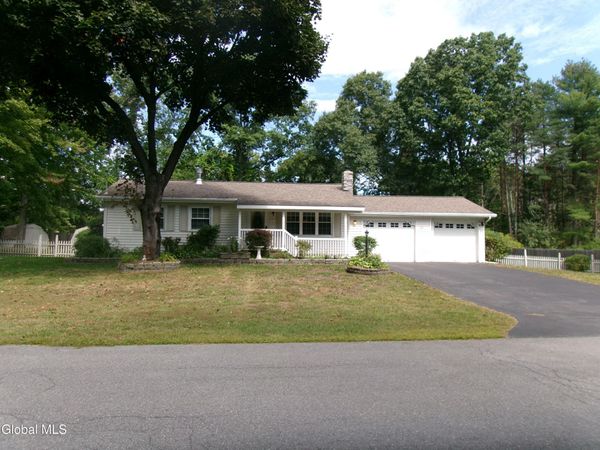 62 Margaret Drive, Ballston Spa, NY 12020