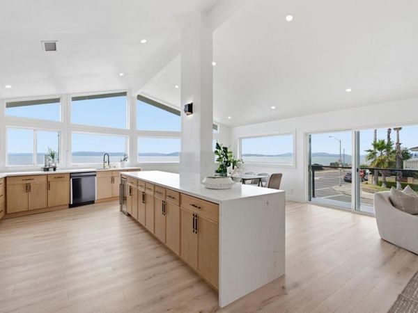 300 Fair Haven Road, Alameda, CA 94501