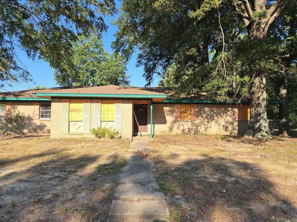 3320 S Main Street , Pine Bluff, AR 71601