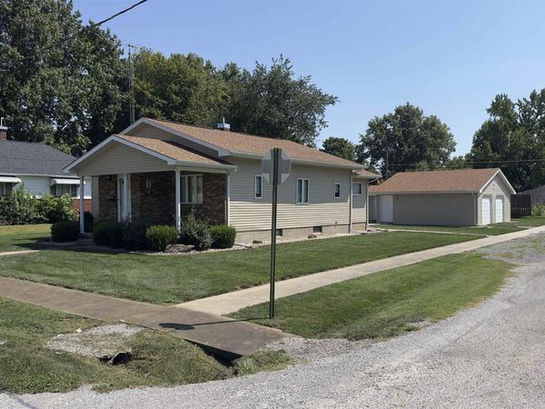 902 E Clark Street E, West Frankfort, IL 62896