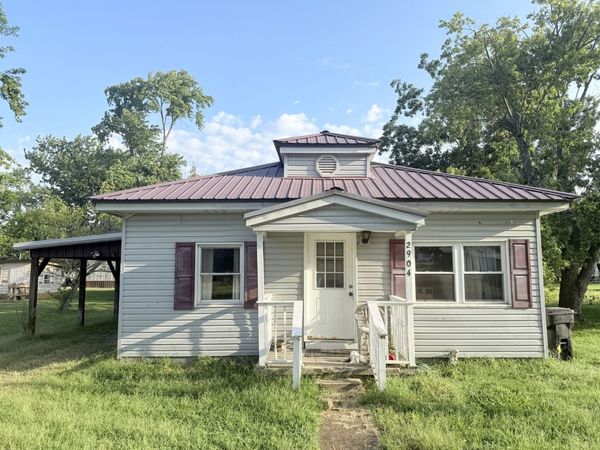 2904 Locust Street , Eldorado, IL 62930