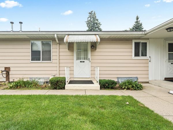 5784 Leisure South Drive SE, Kentwood, MI 49548