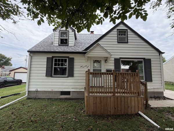 971 S FARNHAM Street, Galesburg, IL 61401