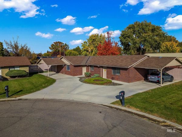 210 N Park Ave, Fruitland, ID 83619